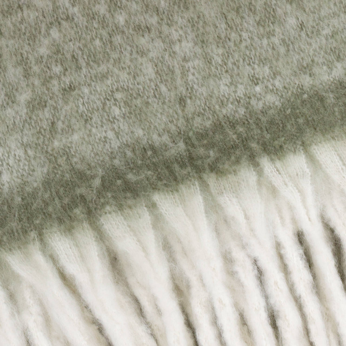Decortieliving - Cozy Woven Throw 140x180cm | Soft Green with Tassels