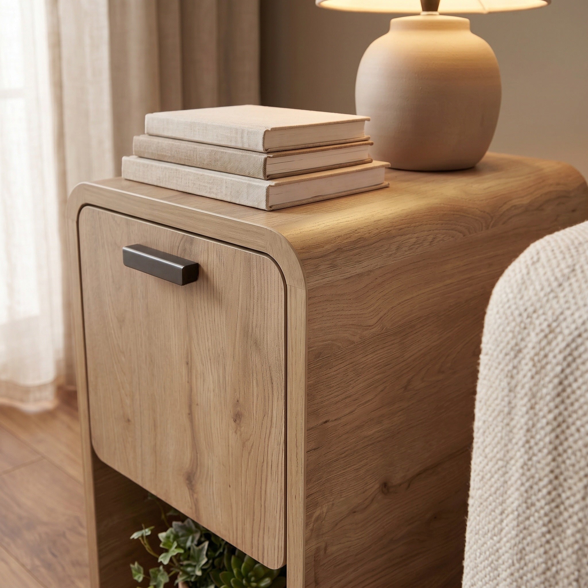 Table de chevet Rovel en chêne naturel avec rangement